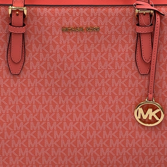 MICHAEL KORS GILLY LARGE DRAWSTRING TRAVEL TOTE GRAPEFRUIT SIGNATURE - Picture 14 of 16